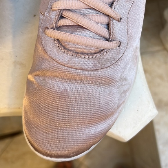 NIKE TANJUN PINK SATIN RUNNING SNEAKER - Picture 17 of 17